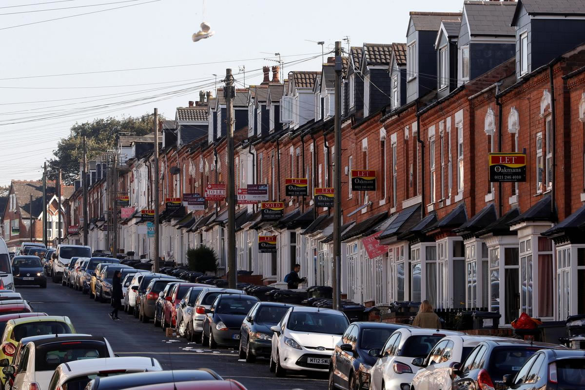 August House Prices Fall to Their Lowest Point Since 2018